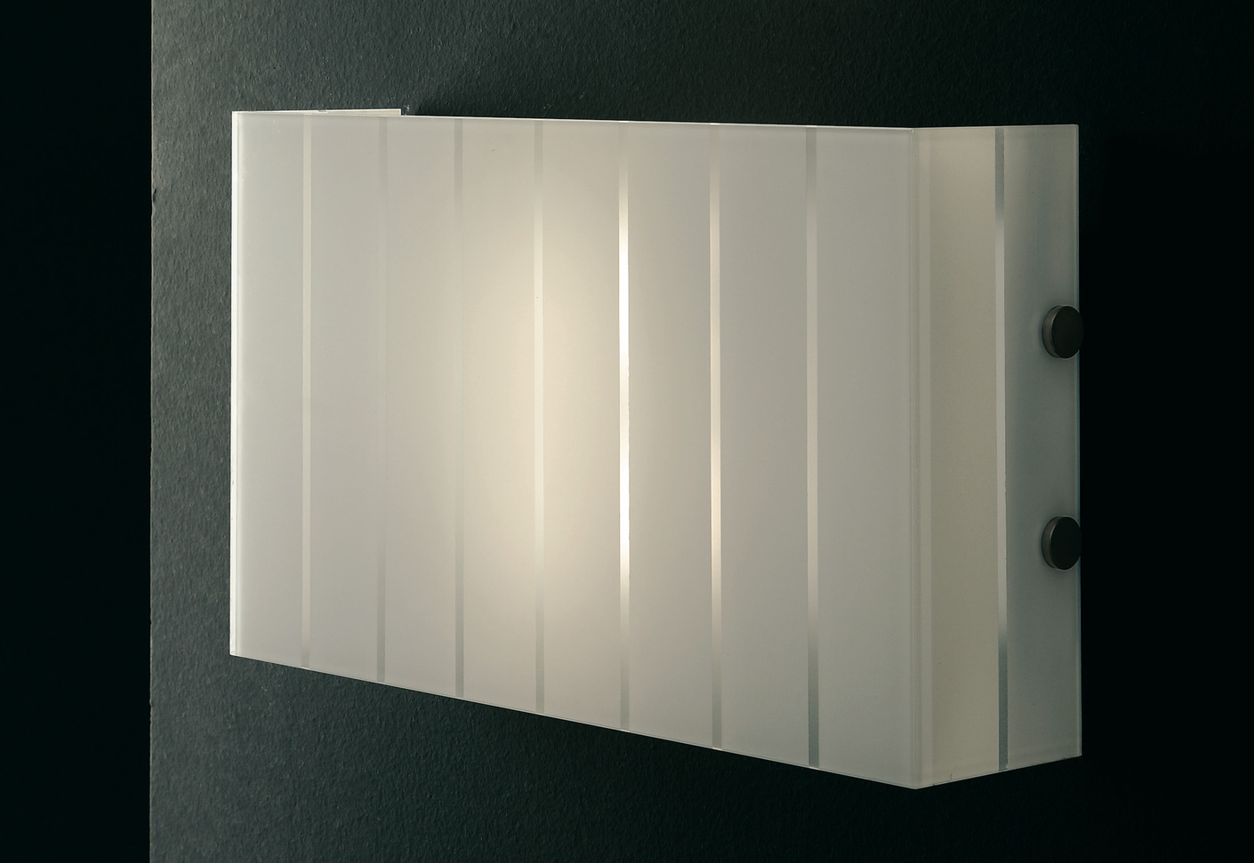 Oluce Pin Stripe 119 – Aplique