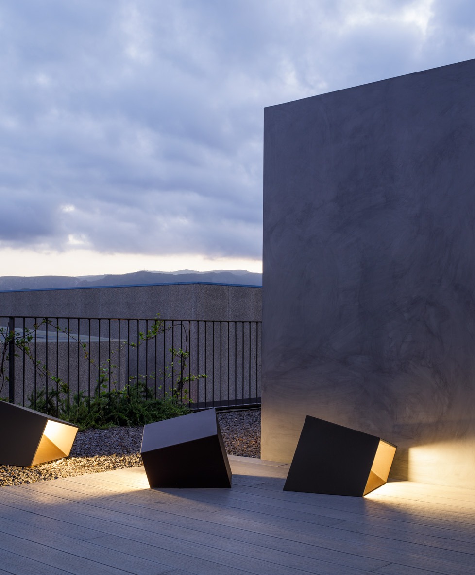 Vibia exterior Break 4108 – Lámpara de pie — imagen 4