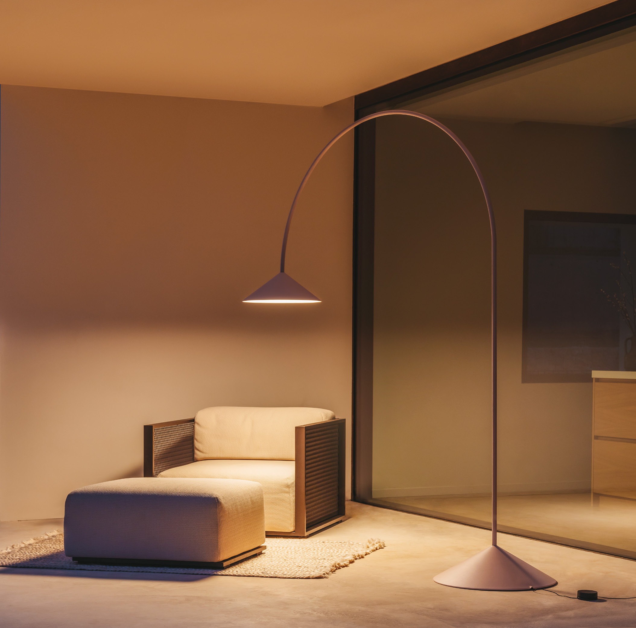Vibia exterior Out 4275 – Lámpara de pie — imagen 4