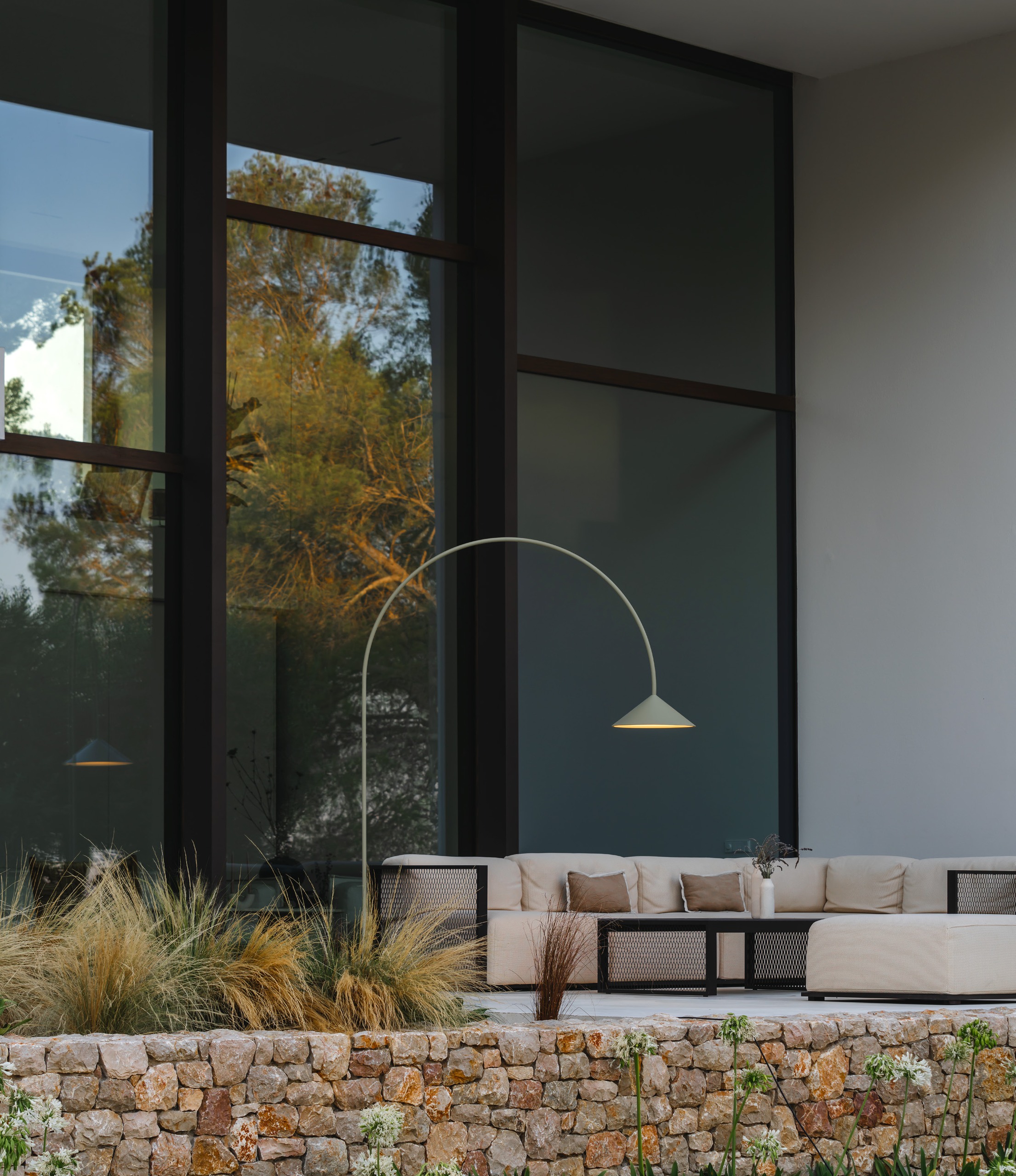 Vibia exterior Out 4275 – Lámpara de pie — imagen 6