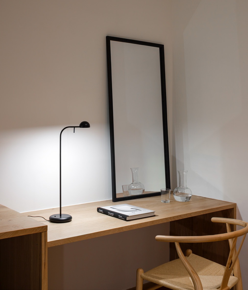 Vibia Pin 1650 – Lámpara de sobremesa — imagen 4