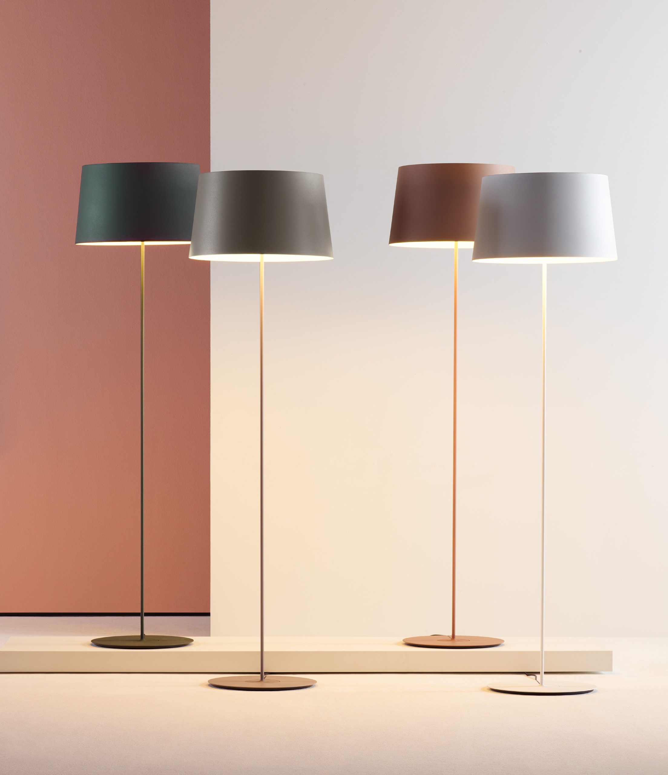 Vibia Warm – Lámpara de pie — imagen 2