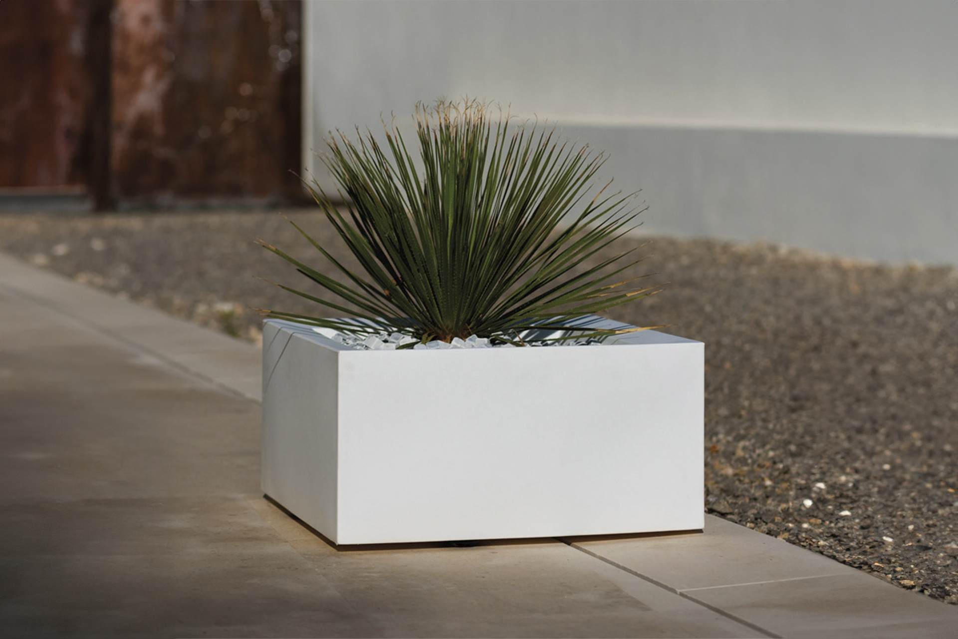 Vondom LAND 60x60x30 maceta luminosa