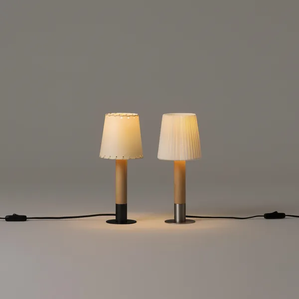 Santa & Cole Basics Minimal Beige/ Abedul/ Bronce – Lámpara de mesa — imagen 5