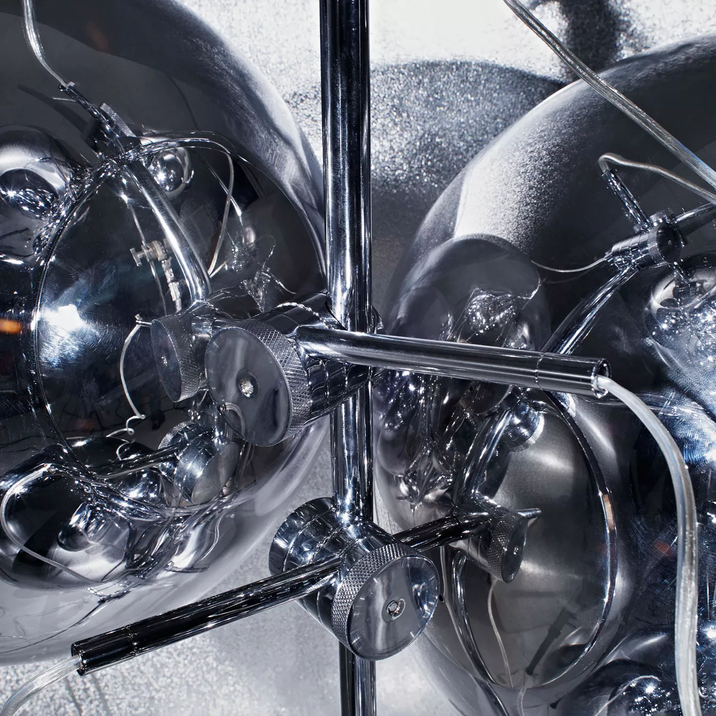 Tom Dixon Mirror, Ball 7 focos – Lámpara de pie led — imagen 4