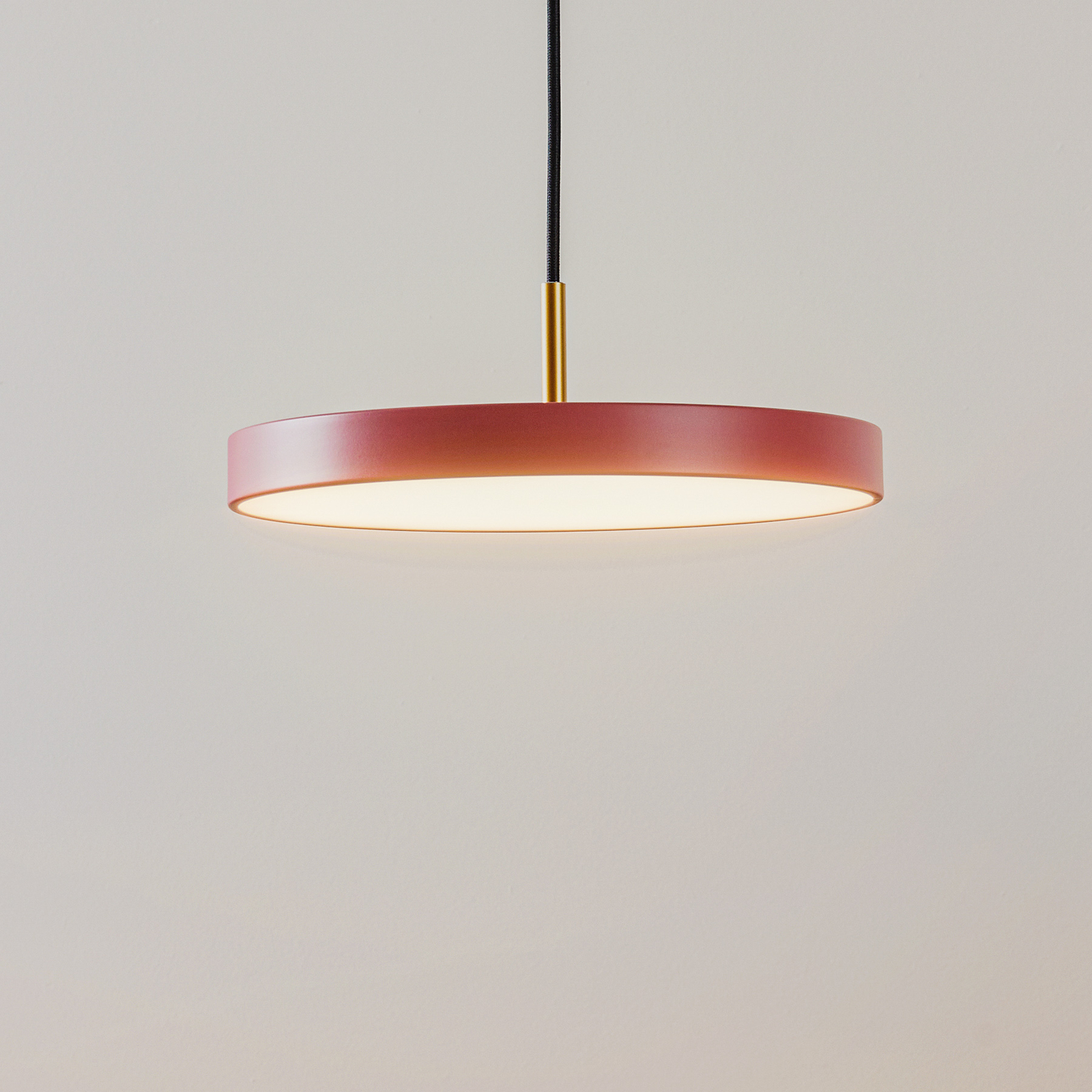 Umage Asteria mini de en latón – Lámpara colgante led — imagen 3
