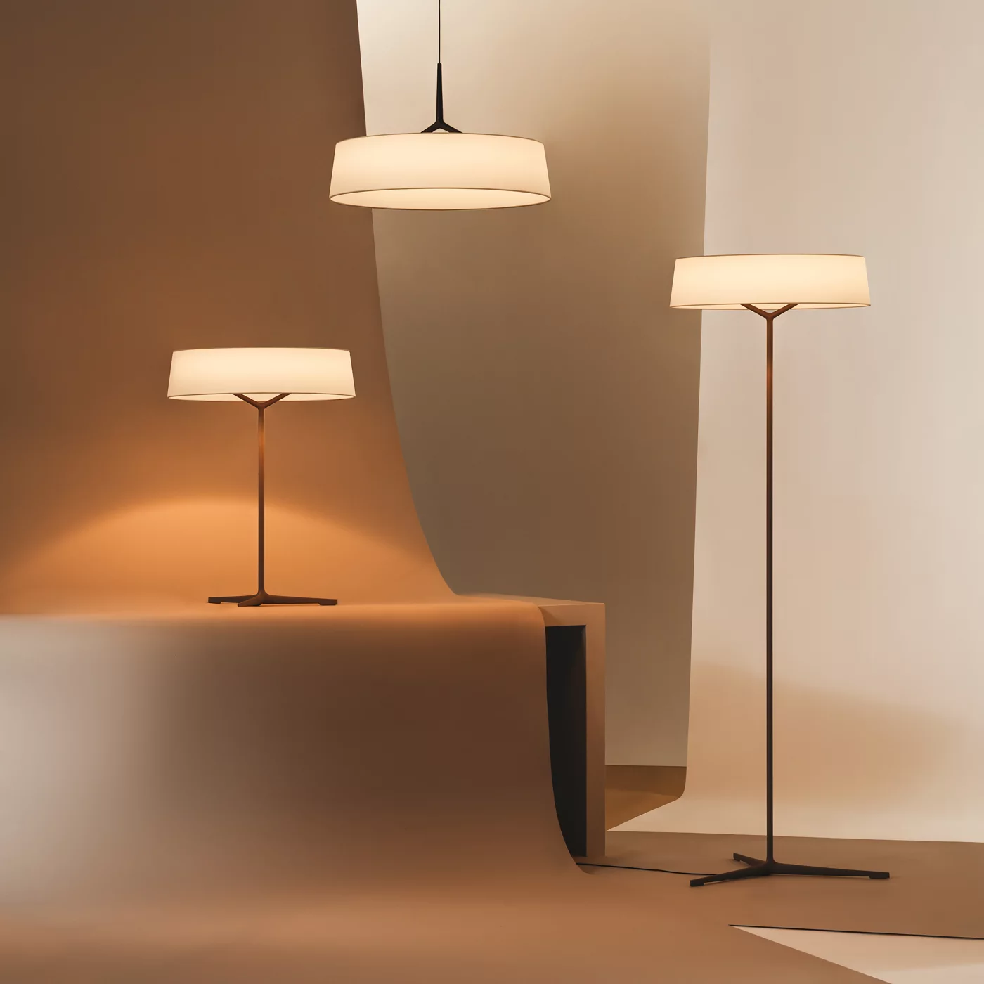 Vibia Dama – Lámpara de pie led — imagen 4