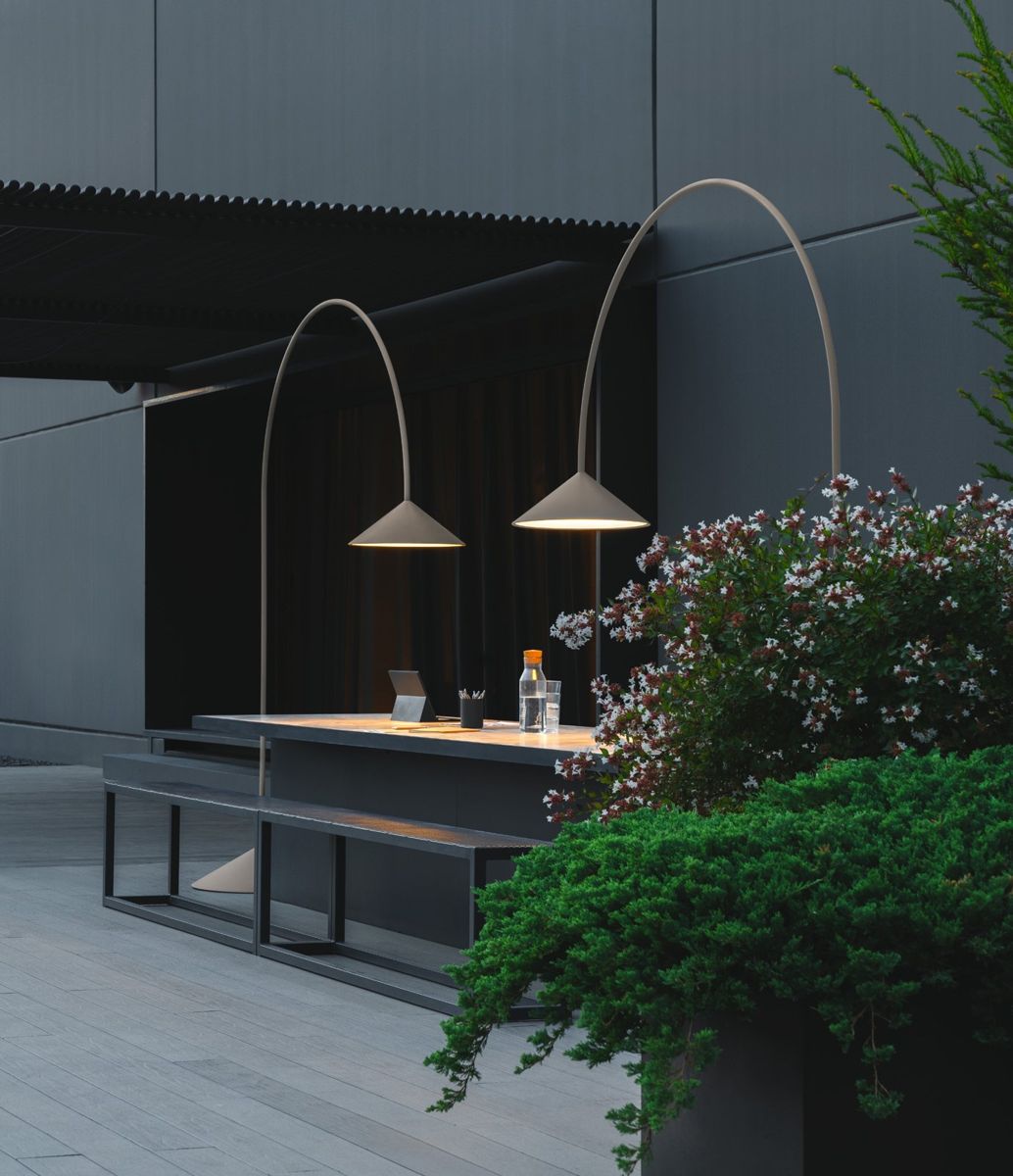 Vibia Out — pie y sobremesa — imagen 3