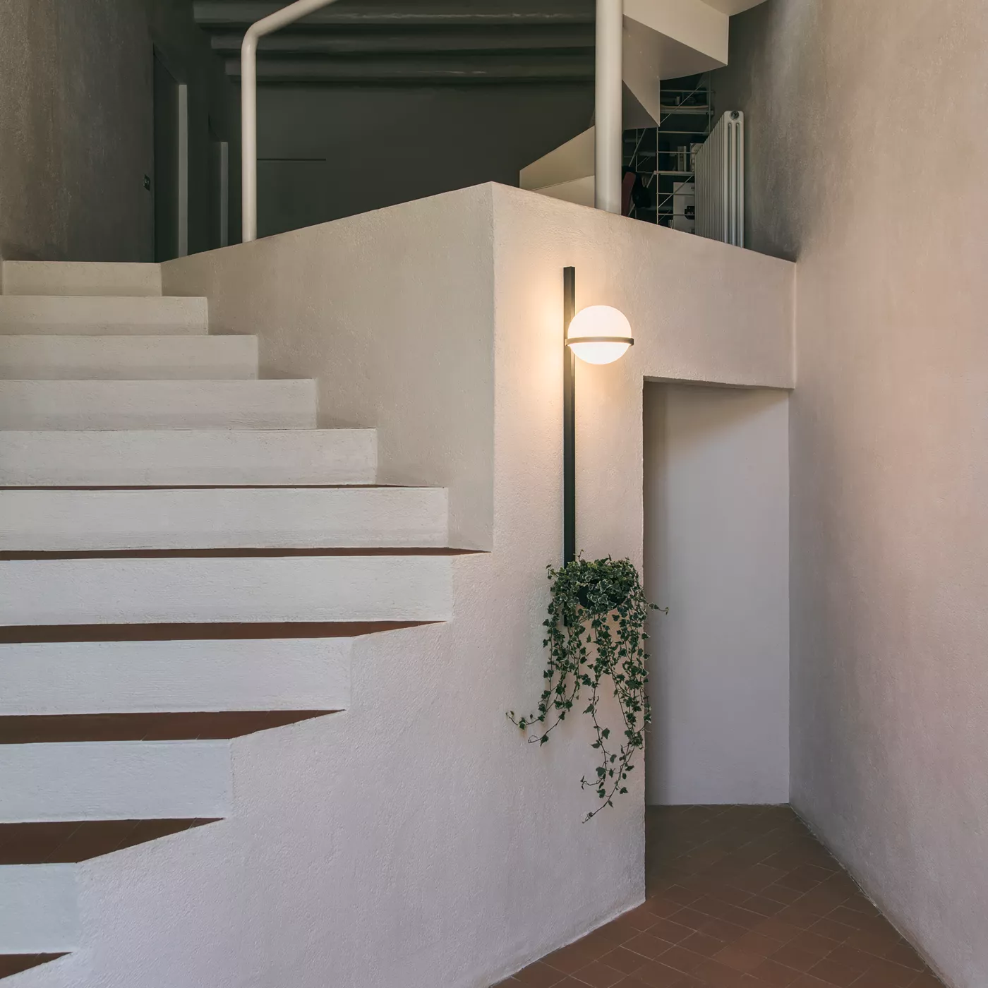 Vibia Palma, vertical - con maceta – Lámpara de pared led — imagen 4