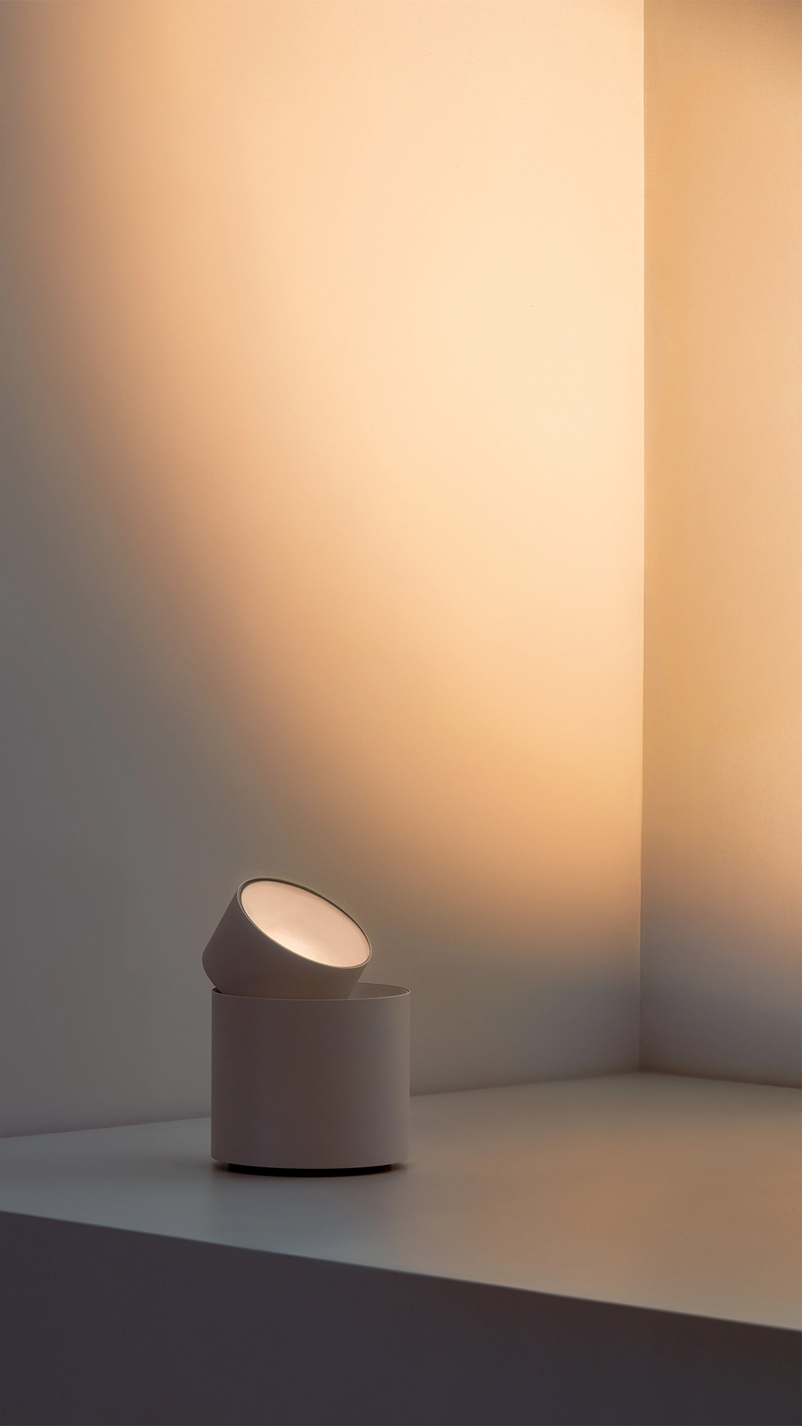 Vibia Pro — pie y sobremesa — imagen 3