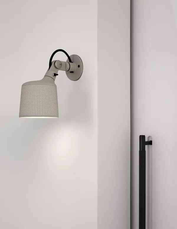 Vipp 524 Gris Cálido – Foco de pared — imagen 4