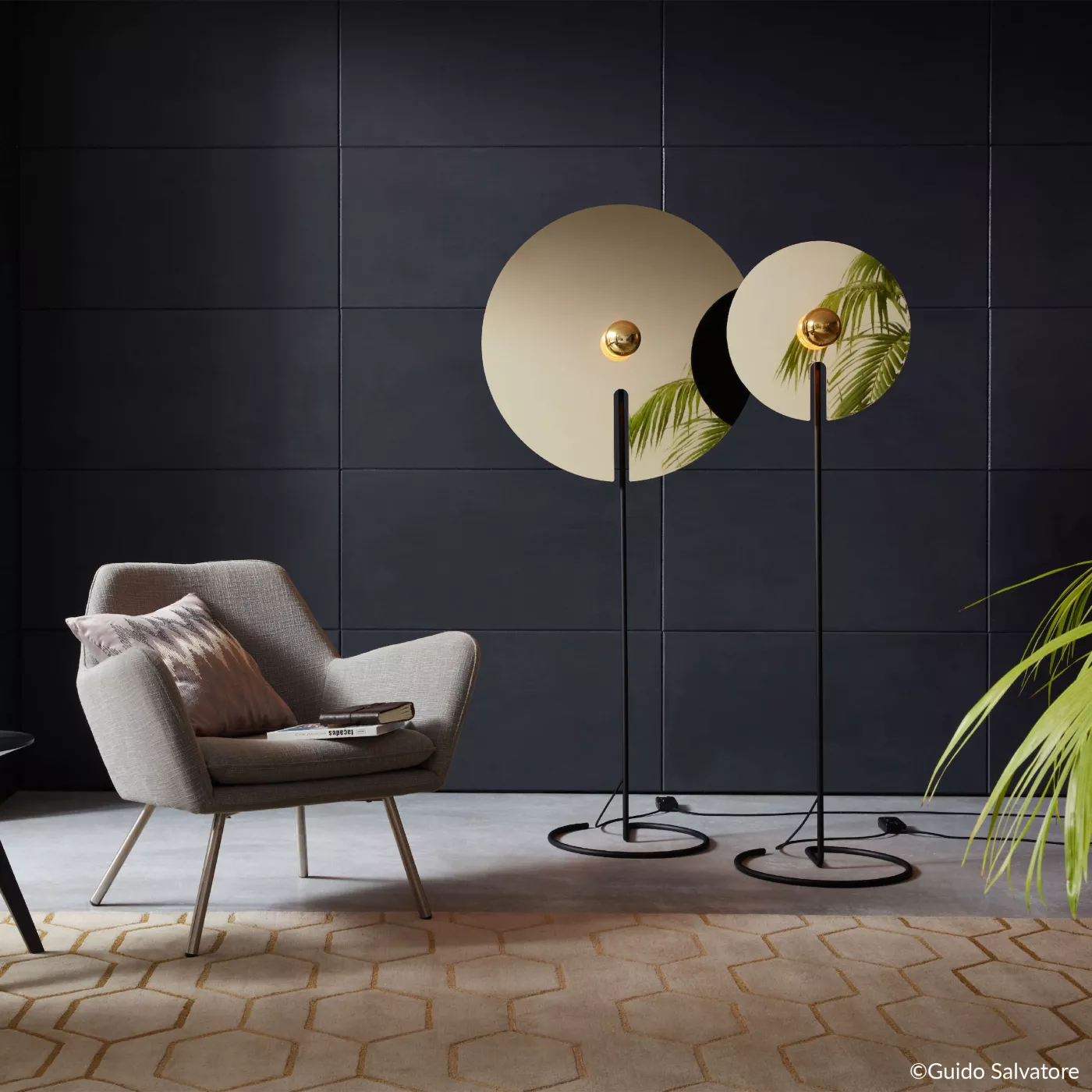 Wever & Ducré Mirro, dorado - ø75 cm – Lámpara de pie — imagen 4